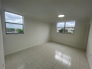 1810 N Lauderdale Ave, Unit 2310 in North Lauderdale, FL - Building Photo - Building Photo