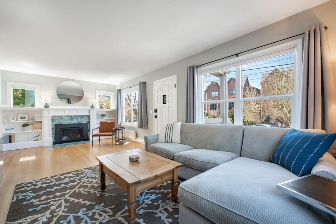 7938 Densmore Ave N in Seattle, WA - Building Photo