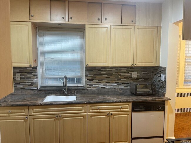 1011 Linden Blvd in Brooklyn, NY - Building Photo - Building Photo