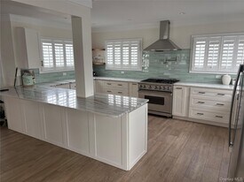 2 Bay 9th St in West Islip, NY - Building Photo