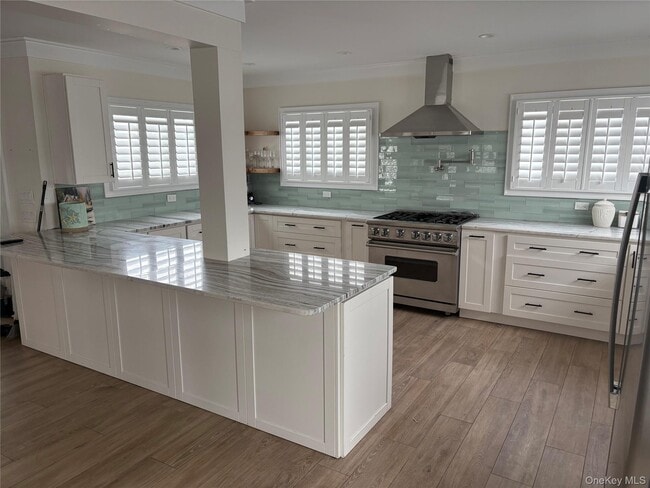 property at 2 Bay 9th St