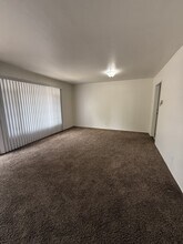 1612 Hendola Dr NE in Albuquerque, NM - Building Photo - Building Photo