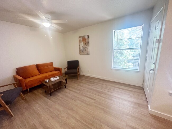 DR 2101 16th Street (Nomad Apartments) in Lubbock, TX - Building Photo - Building Photo