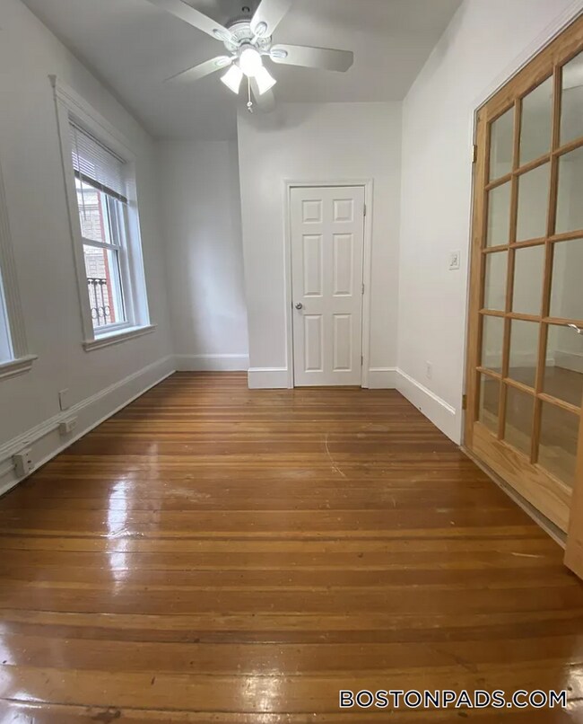 64 Hemenway St, Unit 27 in Boston, MA - Foto de edificio - Building Photo