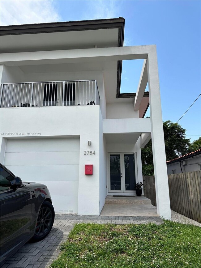 2784 SW 34th Ave in Miami, FL - Building Photo - Building Photo