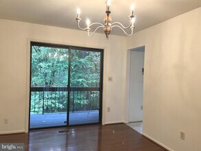 8729 Sheridan Farms Ct in West Springfield, VA - Building Photo - Building Photo