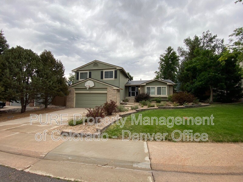 725 Northridge Rd in Littleton, CO - Building Photo