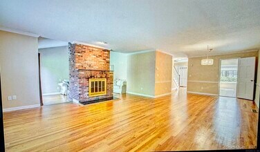136 Tunxis Village in Farmington, CT - Building Photo - Building Photo