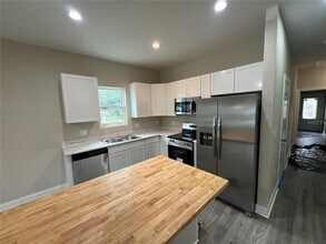 3815 Valley Tree Dr in Tampa, FL - Building Photo - Building Photo