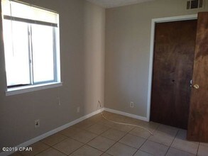 3704 E 11th St-Unit -B in Panama City, FL - Foto de edificio - Building Photo