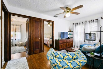 414 Lake Shore Dr in West Palm Beach, FL - Building Photo - Building Photo