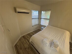 520 Elm Dr in Las Vegas, NV - Foto de edificio - Building Photo