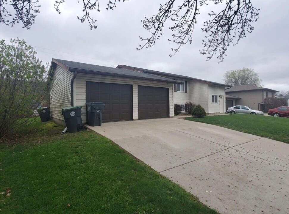 3511 29th Ct S, Unit Upper Unit Duplex in La crosse, WI - Foto de edificio