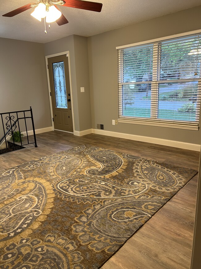 1803 SW Skyline Dr in Blue Springs, MO - Building Photo - Building Photo