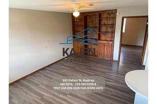 301 Dalton St in Bastrop, LA - Building Photo