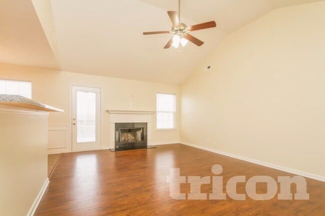 1206 Aretha Dr in Murfreesboro, TN - Foto de edificio - Building Photo