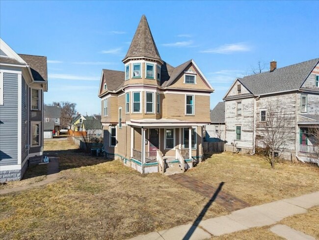 1517 9th Ave in Rock Island, IL - Foto de edificio - Building Photo