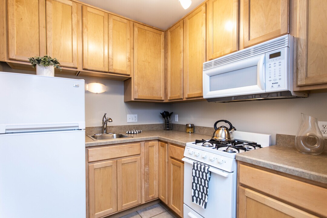 Park Royal Apartments in Columbus, OH - Building Photo