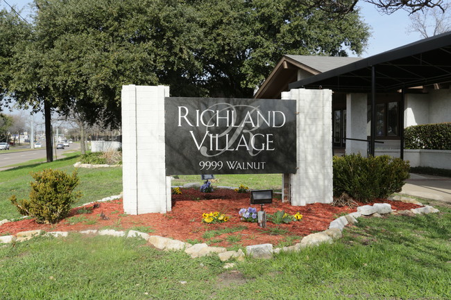 Richland Village Apartments