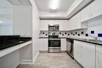 1500 Bay Rd, Unit G-0601 in Miami Beach, FL - Building Photo - Building Photo