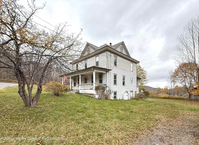 5 Clum Hill Rd in Elka Park, NY - Building Photo - Building Photo