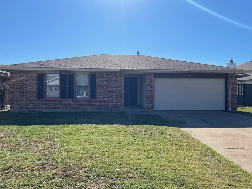 648 NW 21st St in Moore, OK - Building Photo