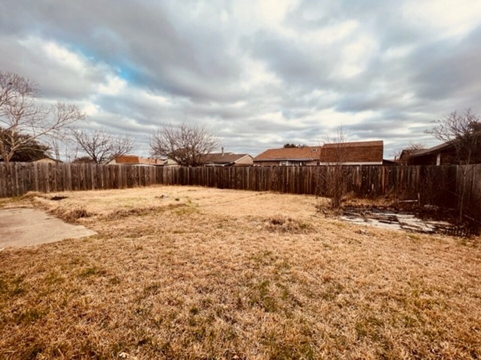 5653 Phelps St in The Colony, TX - Building Photo