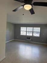 1940 NE 167th St in North Miami Beach, FL - Building Photo