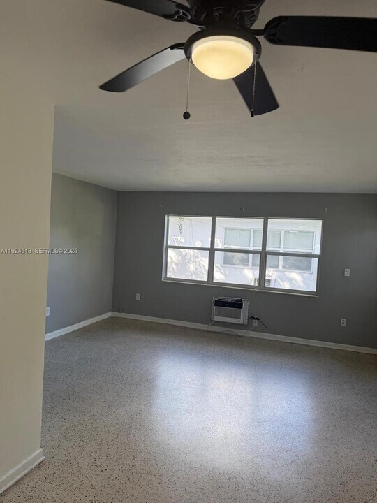 1940 NE 167th St in North Miami Beach, FL - Building Photo