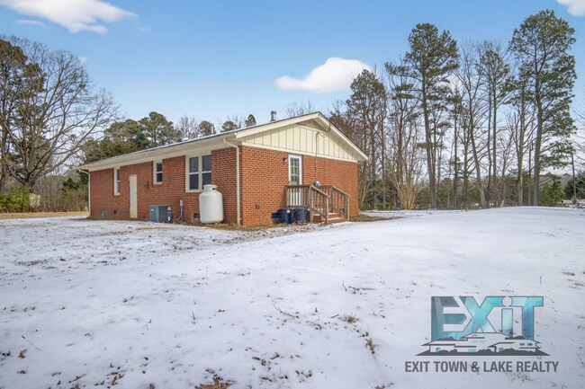 7513 Robinson Ferry Rd in White Plains, VA - Building Photo - Building Photo