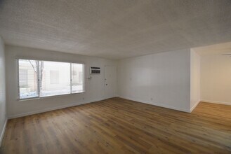 11255 Camarillo St in Los Angeles, CA - Building Photo - Building Photo