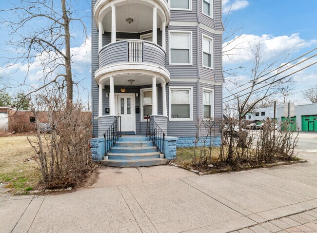 705 Dixwell Ave in New Haven, CT - Building Photo - Building Photo