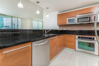 253 NE 2nd St in Miami, FL - Foto de edificio - Building Photo