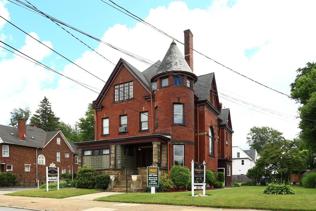 Anastasia Mansion in Erie, PA - Building Photo