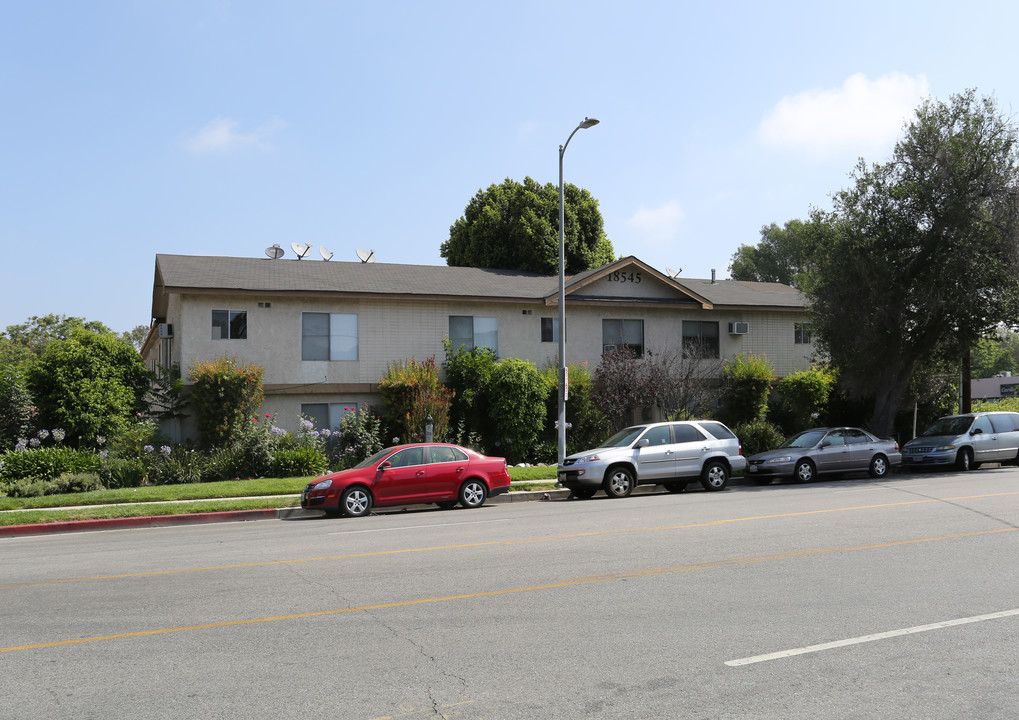 Burbank Gardens in Tarzana, CA - Building Photo