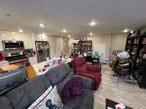 118 Holland St in Somerville, MA - Foto de edificio - Building Photo