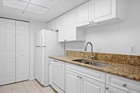 200 Crestwood Ct N in Royal Palm Beach, FL - Building Photo - Building Photo