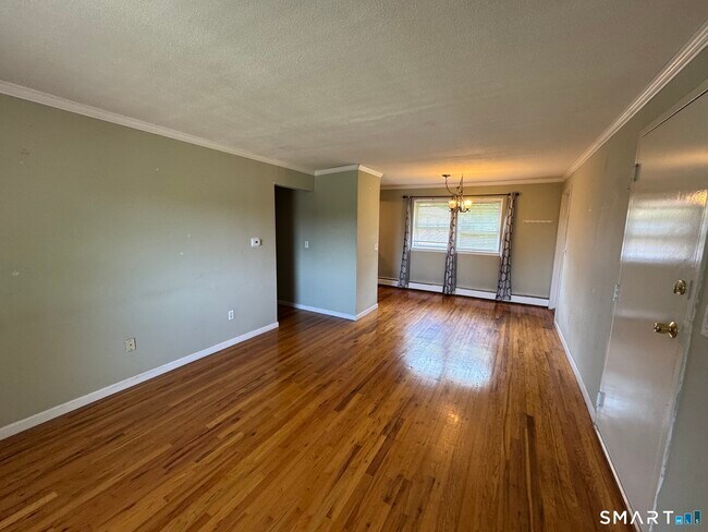 property at 7 Mountain Laurel Dr