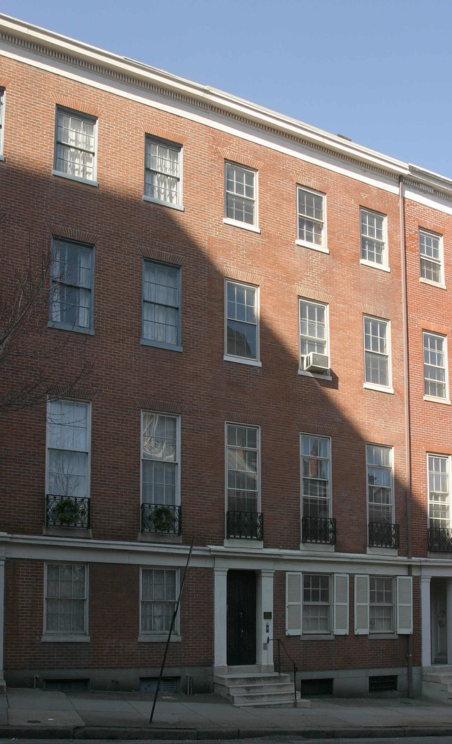 Spacious, Light-filled Townhome w/Courtyard in Baltimore, MD - Foto de edificio - Building Photo