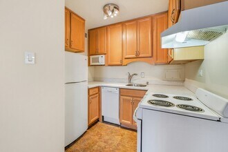 1311 Delaware Ave SW, Unit S545 in Washington, DC - Foto de edificio - Building Photo