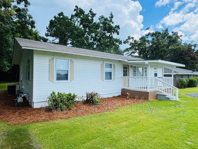 287 McNeal St in Tallassee, AL - Building Photo - Building Photo