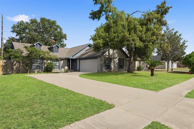 16826 Carbridge Dr in Houston, TX - Building Photo - Building Photo