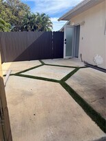 2321 NW 85th Ave in Pembroke Pines, FL - Building Photo