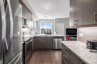 132 Eric Maloney Way in Ottawa, ON - Building Photo - Building Photo