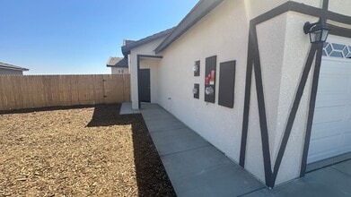 9004 Canyon St in Bakersfield, CA - Building Photo - Building Photo