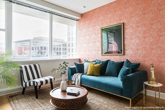 925 Common in New Orleans, LA - Foto de edificio - Building Photo