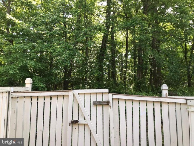 1539 Woodcrest Dr in Reston, VA - Building Photo - Building Photo