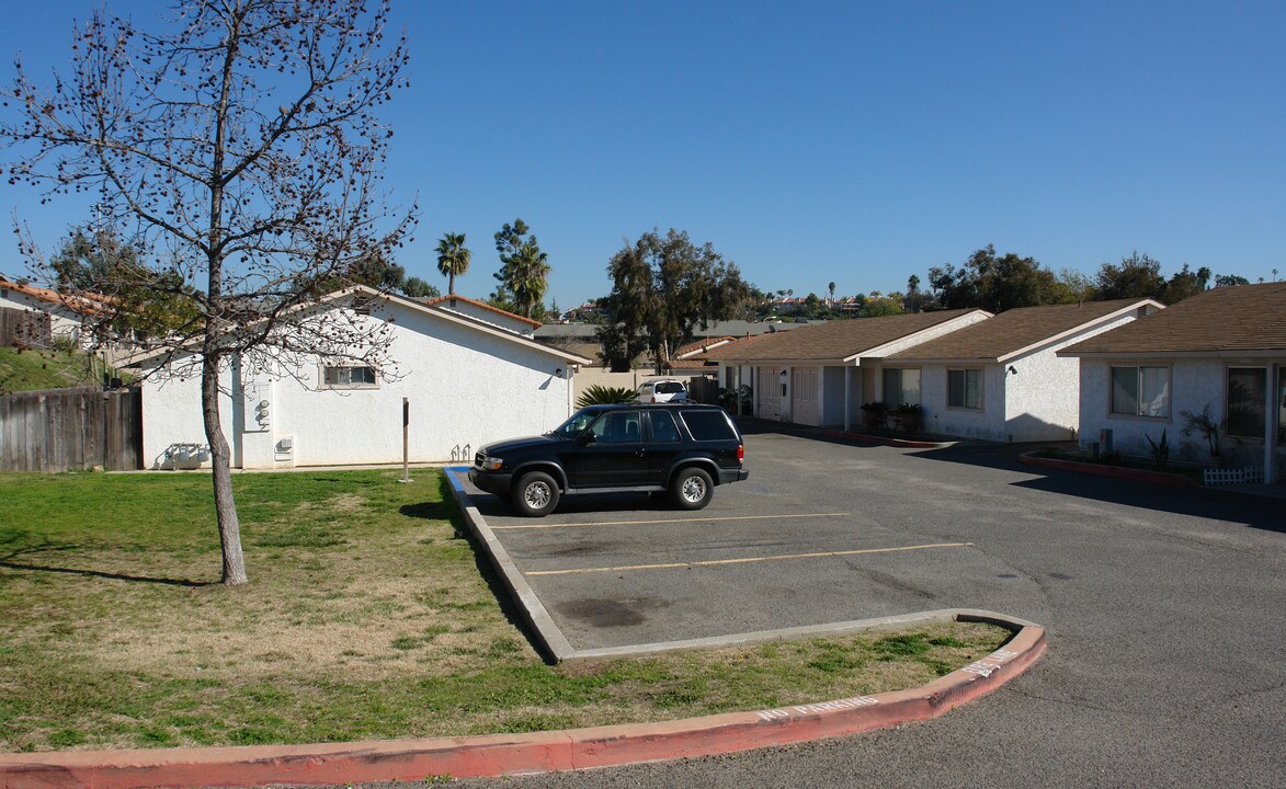 130-147 Buna Pl in Vista, CA - Building Photo