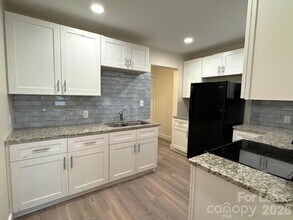 19612 Oak St, Unit 5 in Cornelius, NC - Building Photo - Building Photo