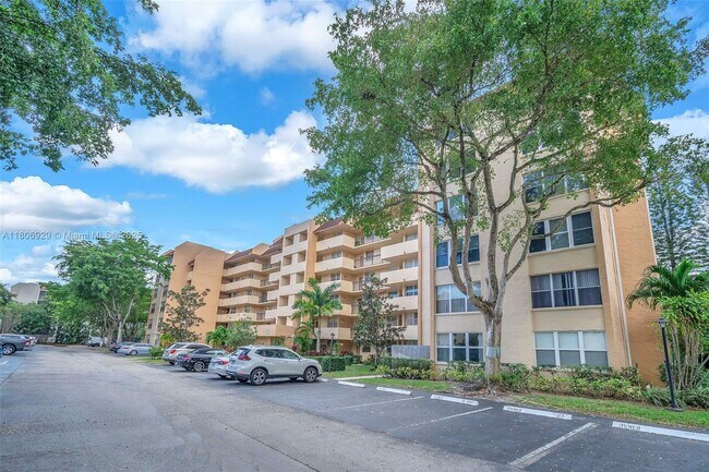 3671 Environ Blvd in Lauderhill, FL - Building Photo - Building Photo